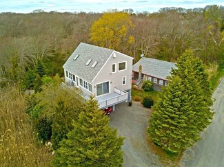 14 Hacker St, Fairhaven, MA 02719
