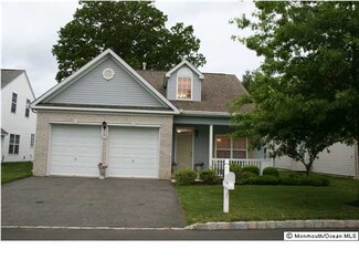 16 Appleby Dr, Helmetta, NJ 08828