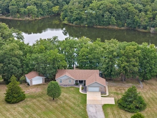26047 Lake Run Dr, Warrenton, MO 63383