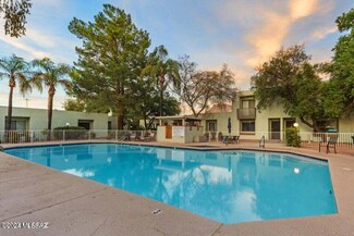 7829 N Calle de La Aldea, Tucson, AZ 85704