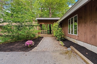 148 Rutland St, Carlisle, MA 01741