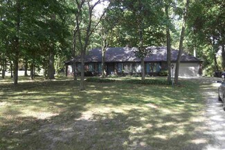 6200 E Woodside Rd, Albany, IN 47320