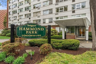 10 Hammond Pond Pkwy Unit 305, Chestnut Hill, MA 02467