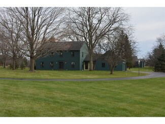 121 Brinker Rd, Barrington, IL 60010