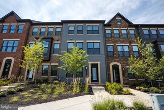 13208 Woodland Park Rd, Herndon, VA 20171