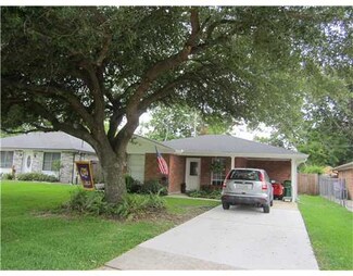135 Dianne Dr, Saint Rose, LA 70087