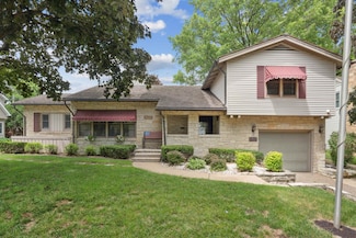 1727 Overview Ct, Dubuque, IA 52003