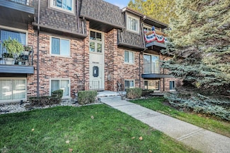 211 Riviera Dr Unit 33, Saint Clair Shores, MI 48080