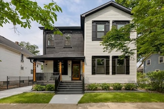 223 Center St, Naperville, IL 60540