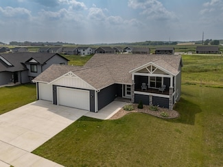 2005 Elk Run Dr SE, Pine Island, MN 55963