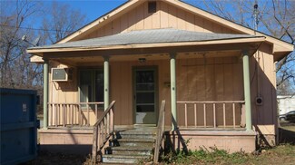 1101 E Webster St, Benton, IL 62812