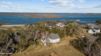 122 Charlie Lewis Ln, Beaufort, NC 28516