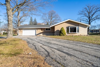 W176N4932 Christopher Ct, Menomonee Falls, WI 53051