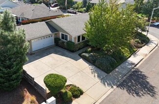 295 Gamay Dr, Cave Junction, OR 97523