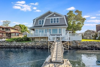 8 Riverside Rd, Gloucester, MA 01930