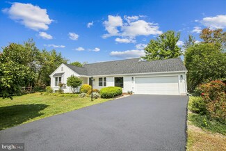 13910 Deviar Dr, Centreville, VA 20120