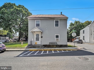 352 W Queen St, Annville, PA 17003