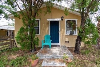 1142 7th St NW, Largo, FL 33770