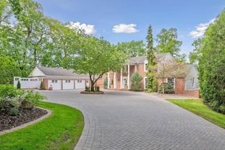 2496 Old Beach Rd, Wayzata, MN 55391