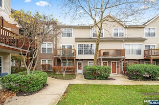 1420 Westgate Dr, Fort Lee, NJ 07024