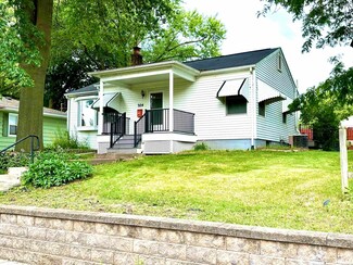 924 24th St, Bettendorf, IA 52722