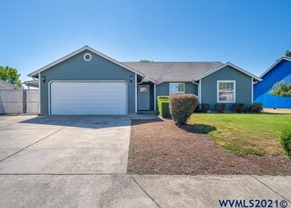 706 S 11th St, Independence, OR 97351