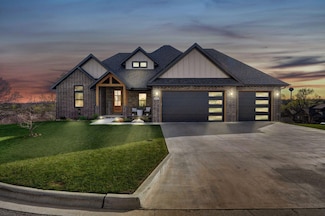 204 N Blarney Ct, Nixa, MO 65714