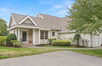806 Alyssa Dr, Groveland, MA 01834
