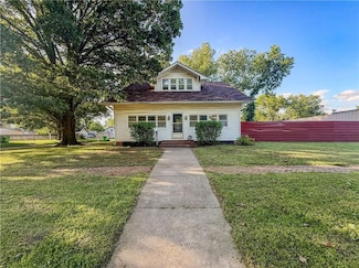 602 E 4th St, Cherryvale, KS 67335