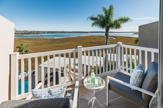 3991 Crown Point Dr Unit P13, San Diego, CA 92109