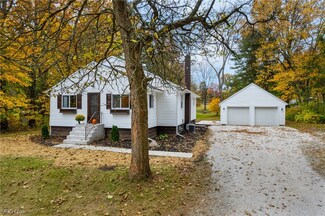 916 Renninger Rd, New Franklin, OH 44319