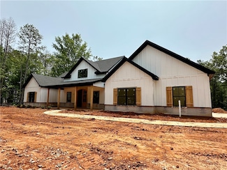 575 Lee County 246, Salem, AL 36874