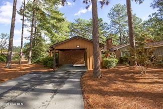 414 Teakwood Ln, Southern Pines, NC 28387