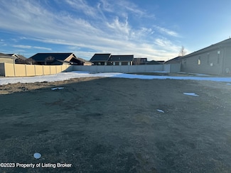 0 8th St W, Dickinson, ND 58601