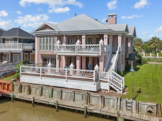 123 Port St, Dickinson, TX 77539