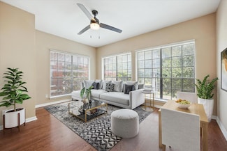 712 W 21st St Unit 202, Austin, TX 78705