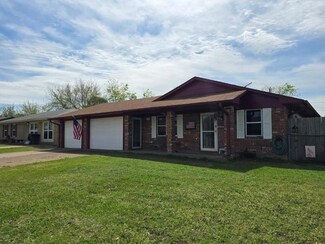 211 W Alene Dr, Mabank, TX 75147
