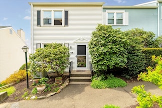 55 Mill Plain Rd Unit 8-1, Danbury, CT 06811