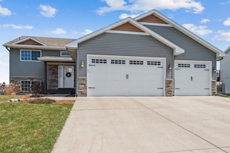 100 8th Ave SE, Isanti, MN 55040