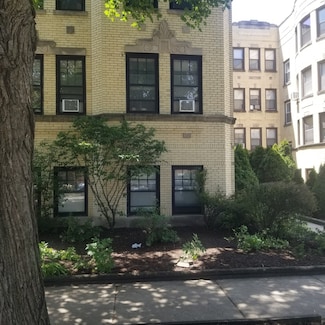 5448 N Campbell Ave Unit 2, Chicago, IL 60625