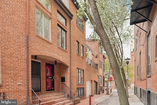 302 S Quince St, Philadelphia, PA 19107
