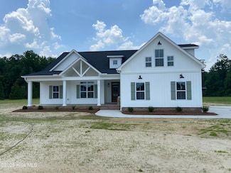 989 Buckley Dr, Grimesland, NC 27837