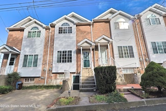 106 Robert Ln, Staten Island, NY 10301