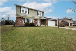 4197 Maple Hill Dr, Seven Hills, OH 44131