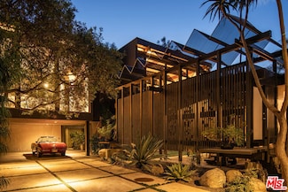 9031 Hollywood Hills Rd, Los Angeles, CA 90046