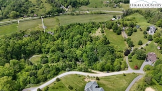 16 Rose Cliff Ln, Sugar Grove, NC 28679