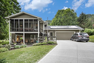 3850 W Loch Alpine Dr, Ann Arbor, MI 48103