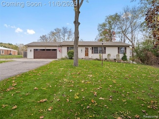 2610 Airport Rd, Waterford, MI 48329