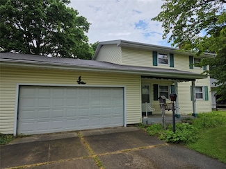 136 Hathaway St W, Girard, PA 16417