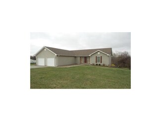 16192 Eastlake Dr, Lexington, MO 64067